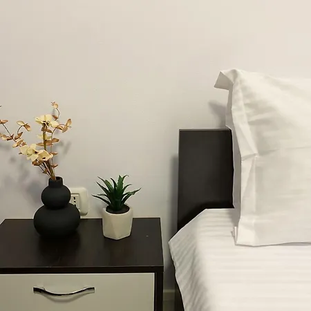 Comfort By The Sea - Elegant 2br Retreat Apartment *