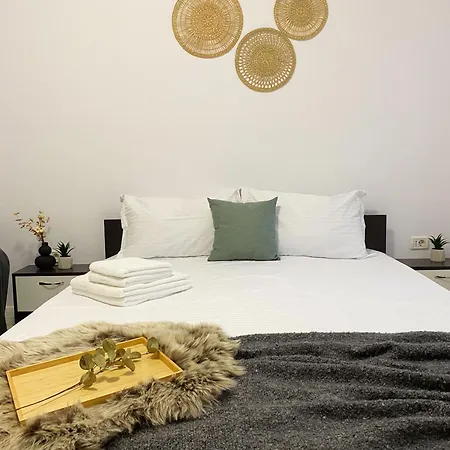 Apartment Comfort By The Sea - Elegant 2br Retreat *