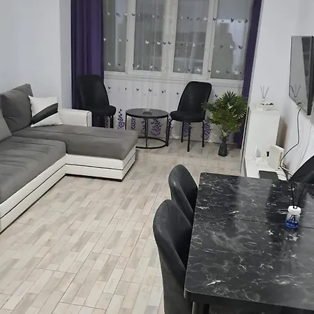 Comfort By The Sea - Elegant 2br Retreat Apartment *