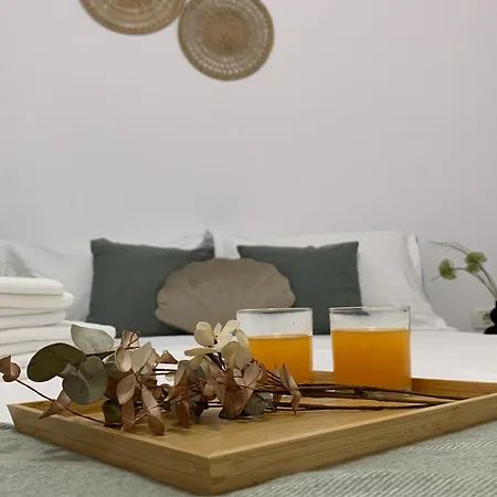 Comfort By The Sea - Elegant 2br Retreat 아파트